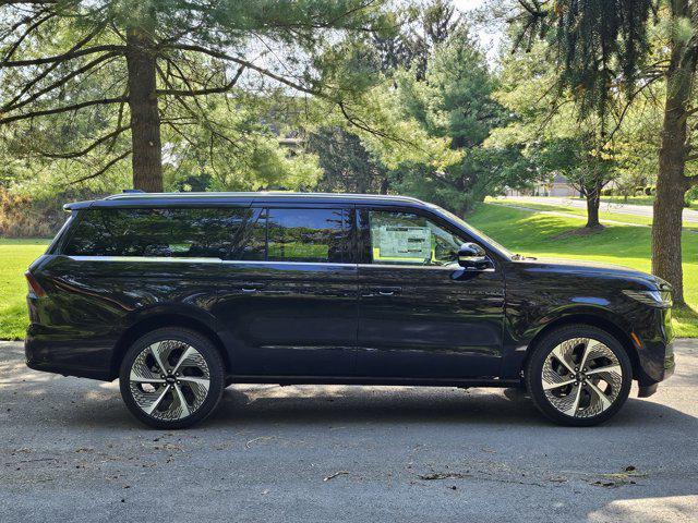 new 2025 Lincoln Navigator car, priced at $124,725