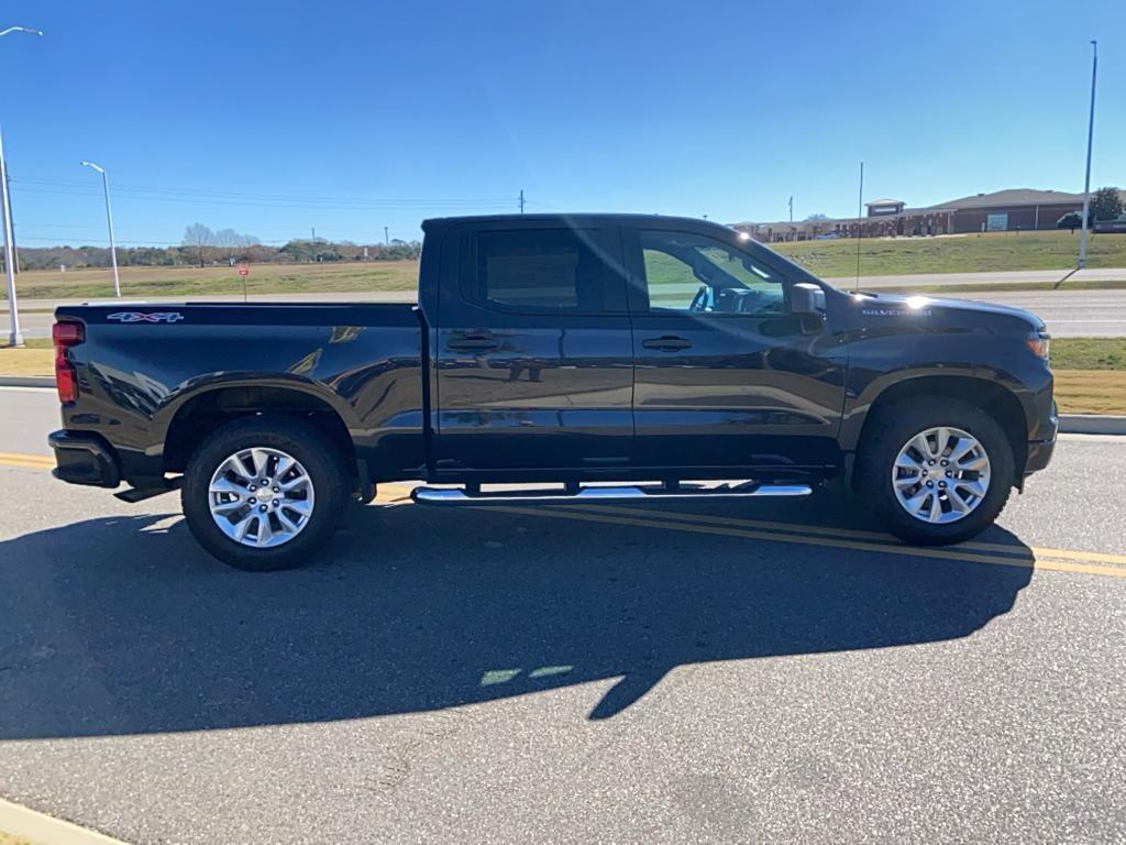 used 2022 Chevrolet Silverado 1500 car, priced at $37,118