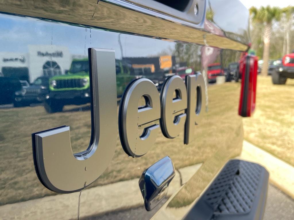 new 2025 Jeep Gladiator car, priced at $41,874