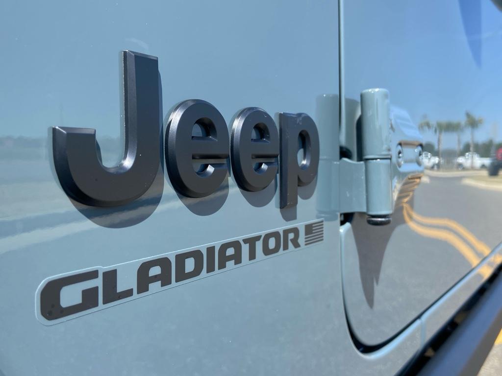 new 2025 Jeep Gladiator car