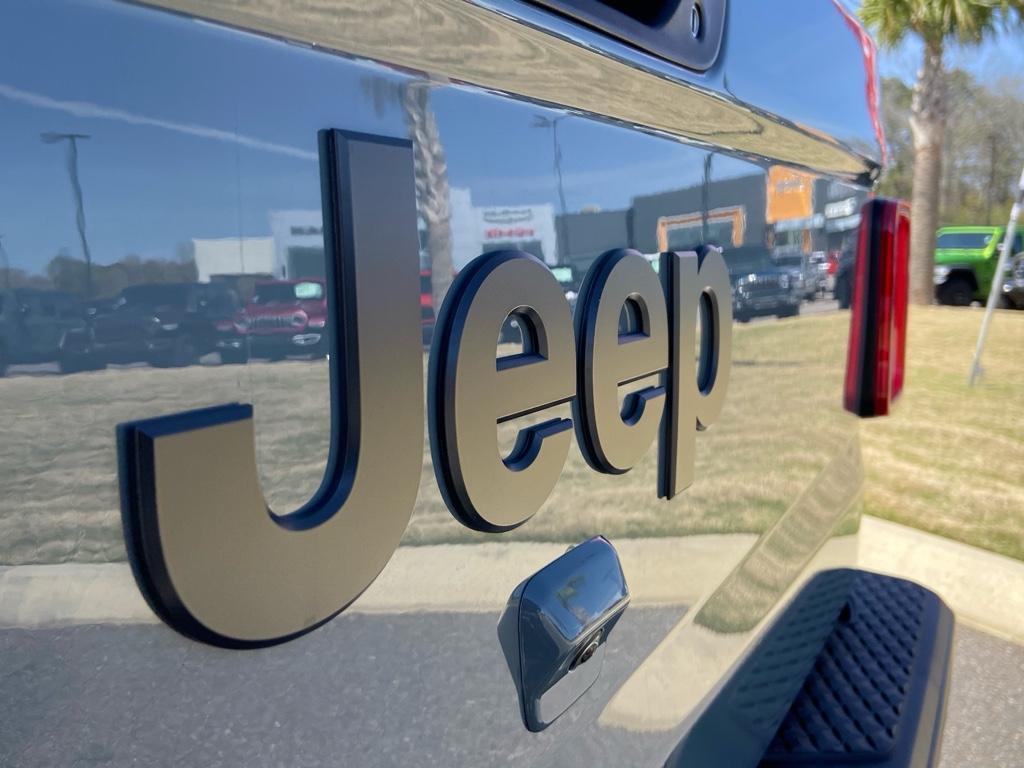 new 2025 Jeep Gladiator car