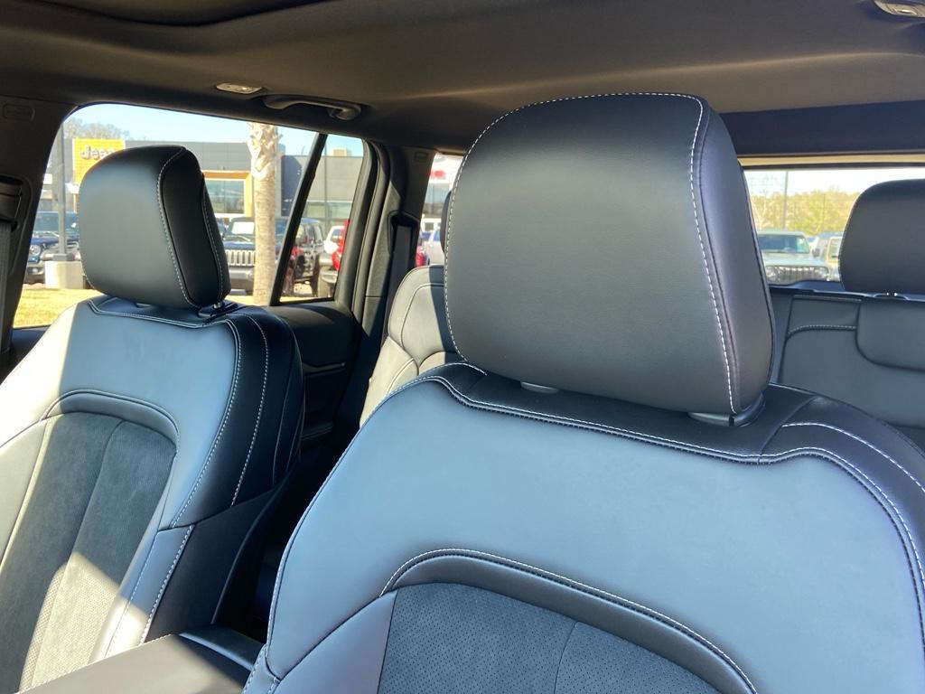 new 2025 Jeep Grand Cherokee car, priced at $41,558
