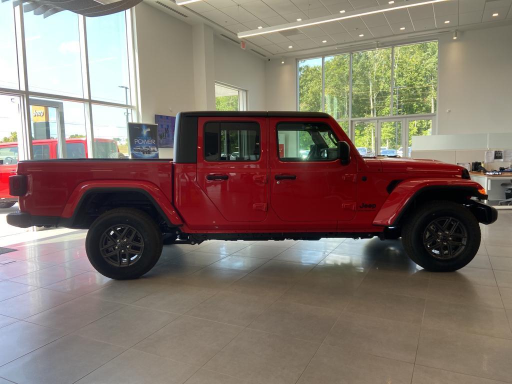 new 2024 Jeep Gladiator car, priced at $47,304