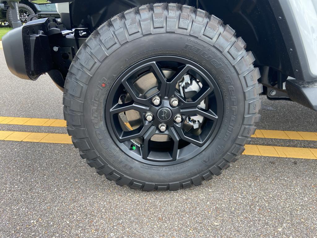 new 2025 Jeep Gladiator car, priced at $45,980