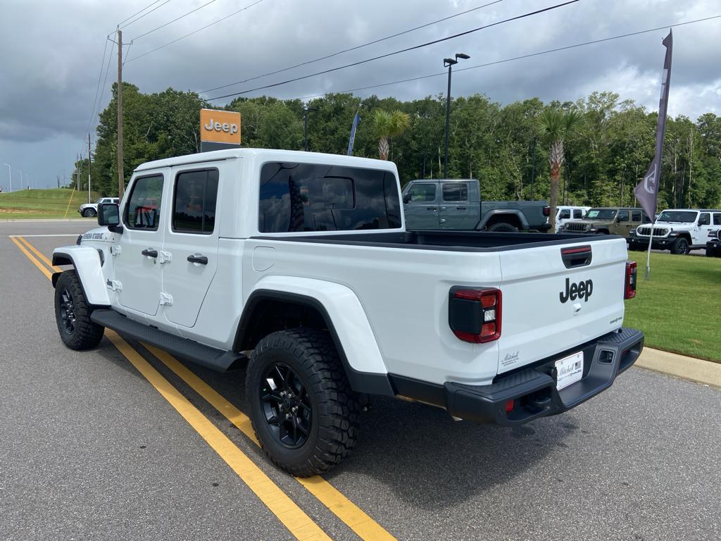 new 2025 Jeep Gladiator car, priced at $45,980