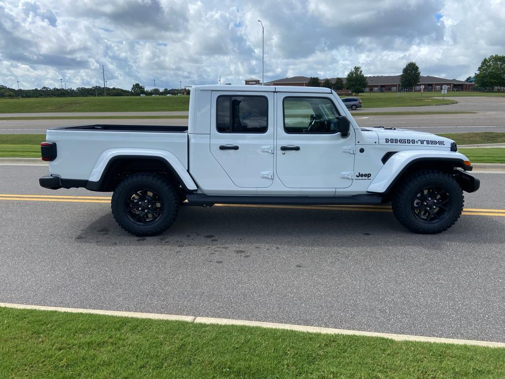 new 2025 Jeep Gladiator car, priced at $45,980