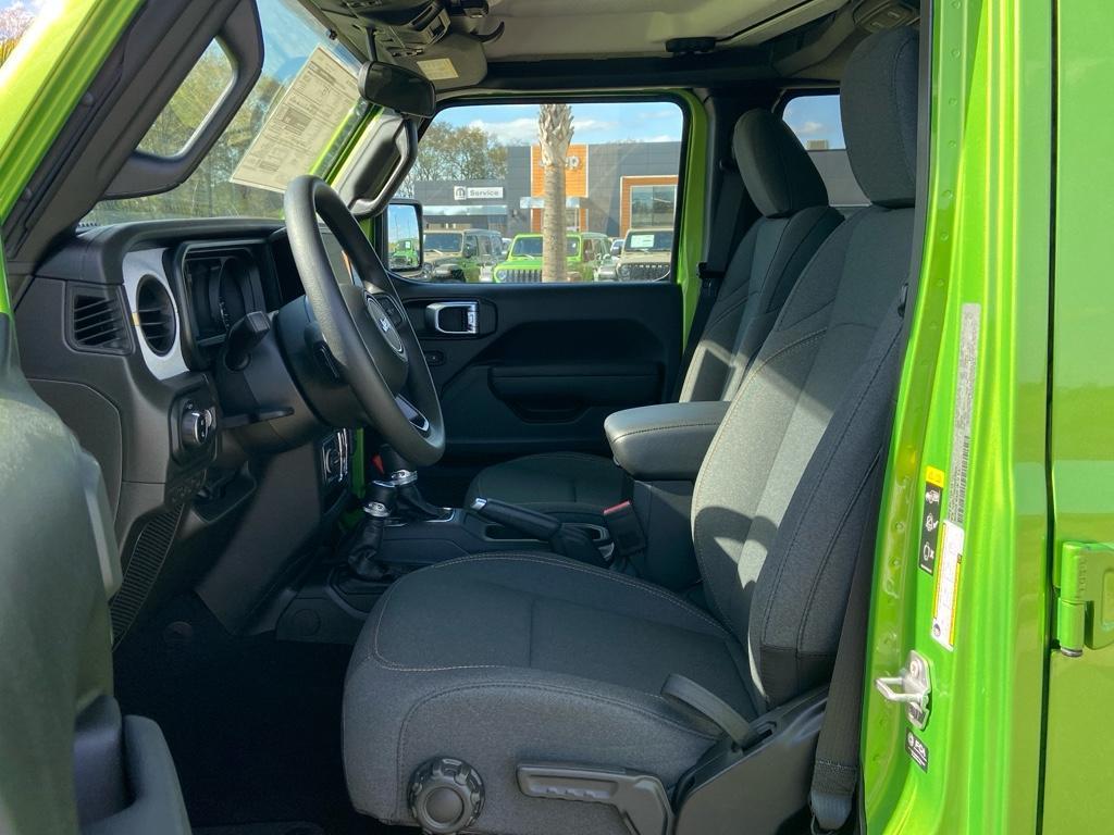 new 2025 Jeep Gladiator car, priced at $42,440