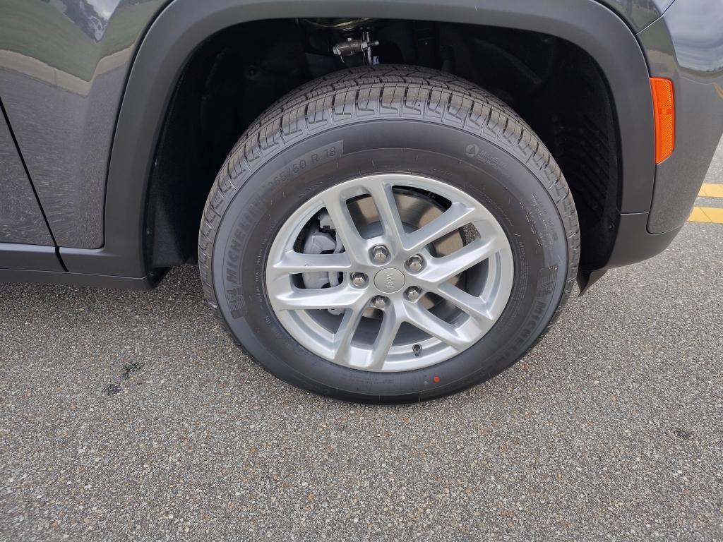 new 2025 Jeep Grand Cherokee car, priced at $34,237