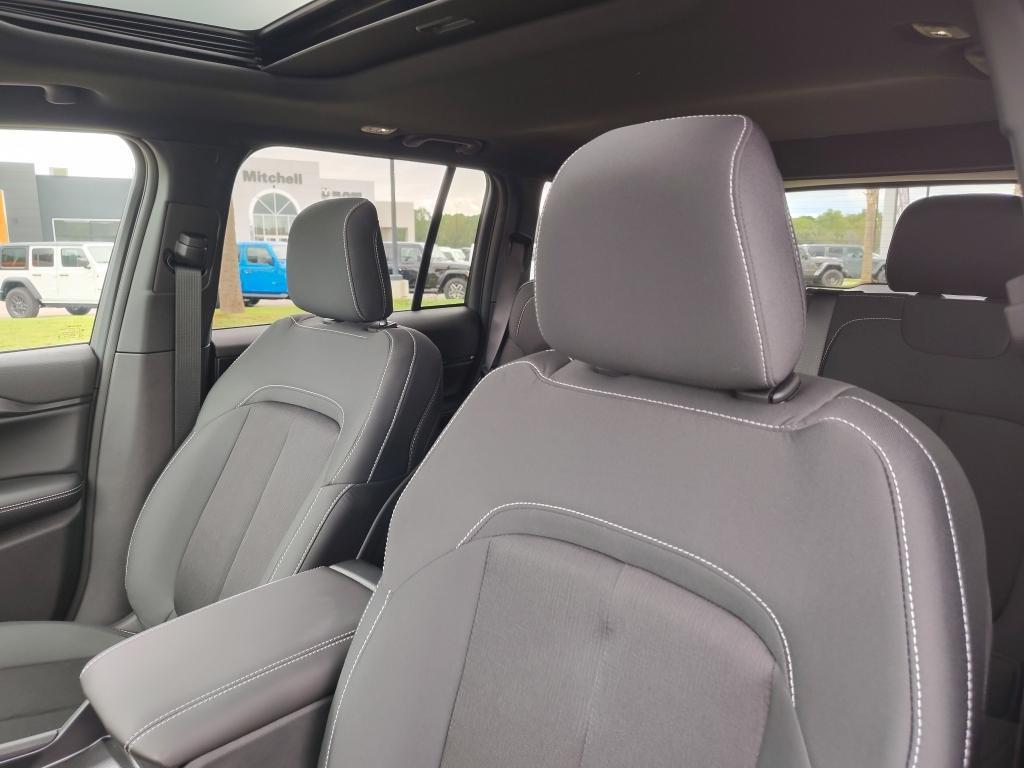 new 2025 Jeep Grand Cherokee car, priced at $34,237