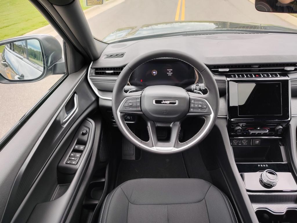 new 2025 Jeep Grand Cherokee car, priced at $34,237