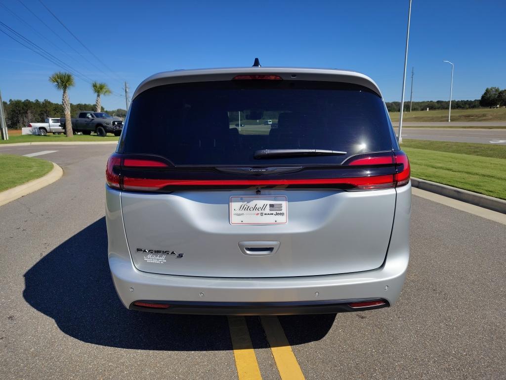 new 2026 Chrysler Pacifica car, priced at $45,547