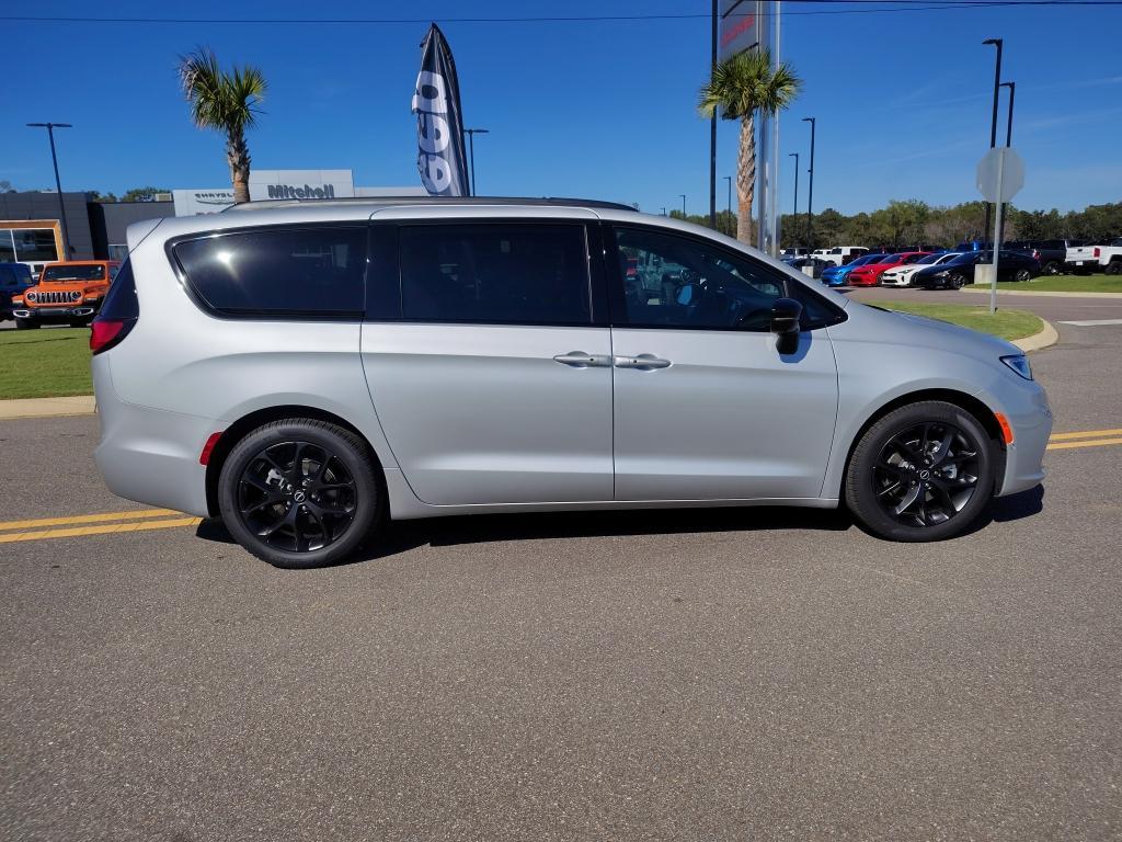 new 2026 Chrysler Pacifica car, priced at $45,547