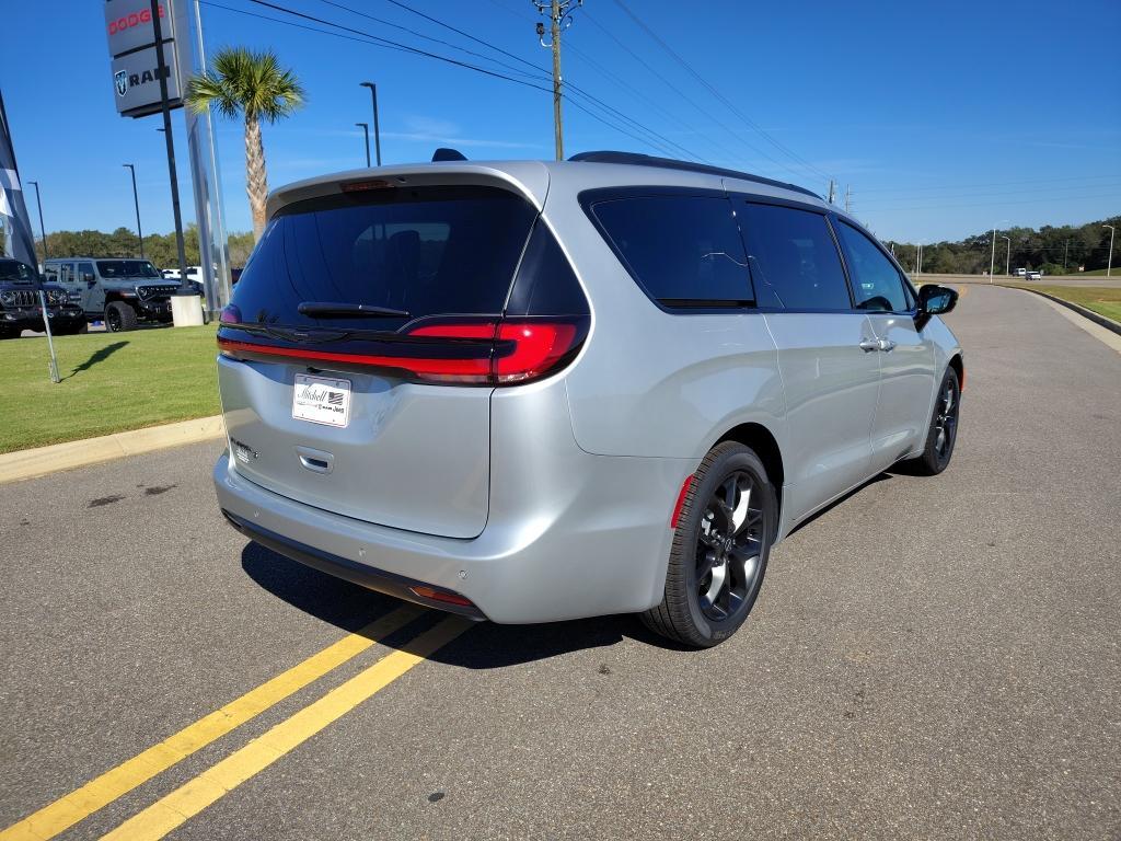 new 2026 Chrysler Pacifica car, priced at $45,547
