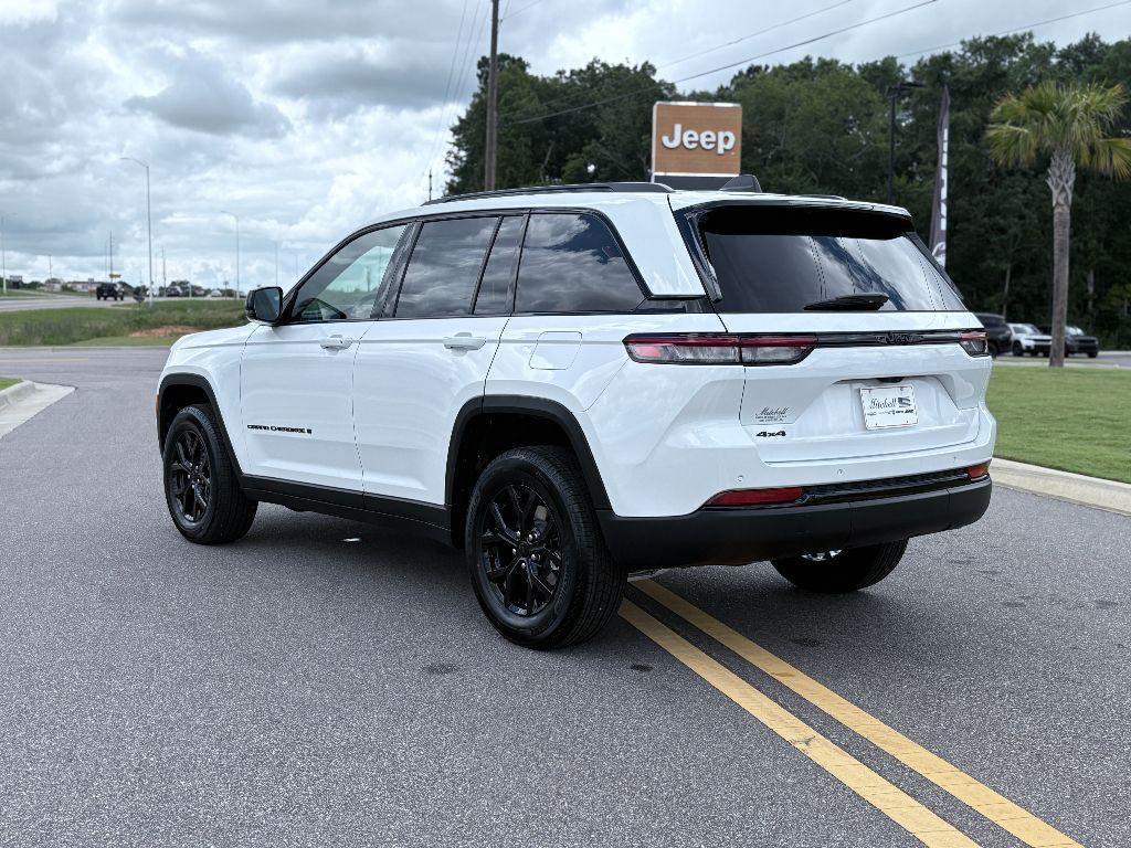 new 2025 Jeep Grand Cherokee car, priced at $43,090