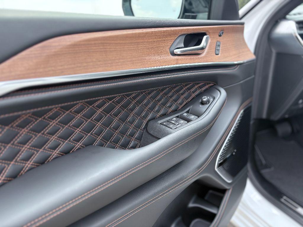 new 2025 Jeep Grand Cherokee car, priced at $43,090