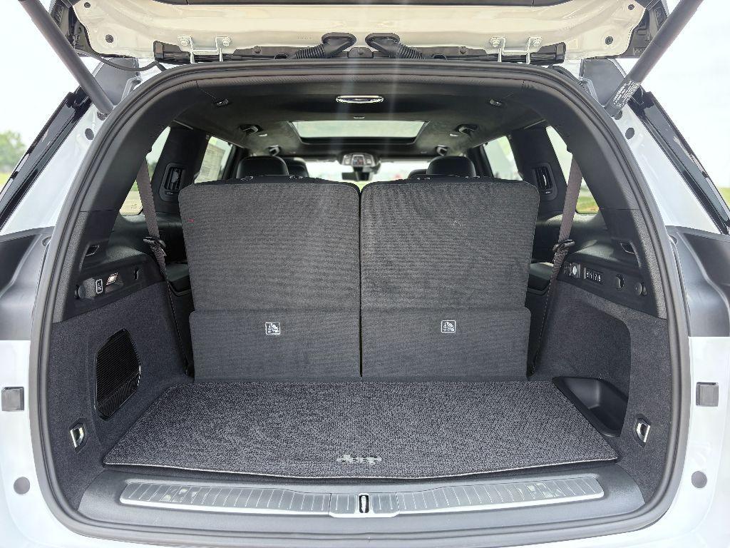 new 2025 Jeep Grand Cherokee car, priced at $43,090