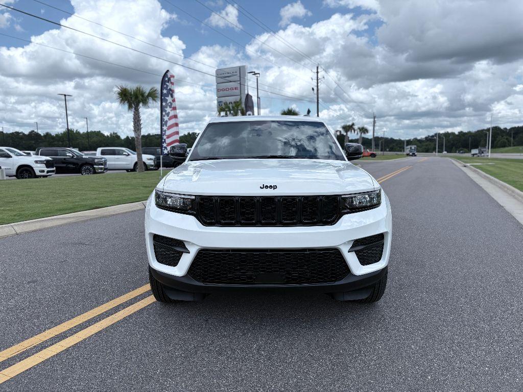 new 2025 Jeep Grand Cherokee car, priced at $43,090