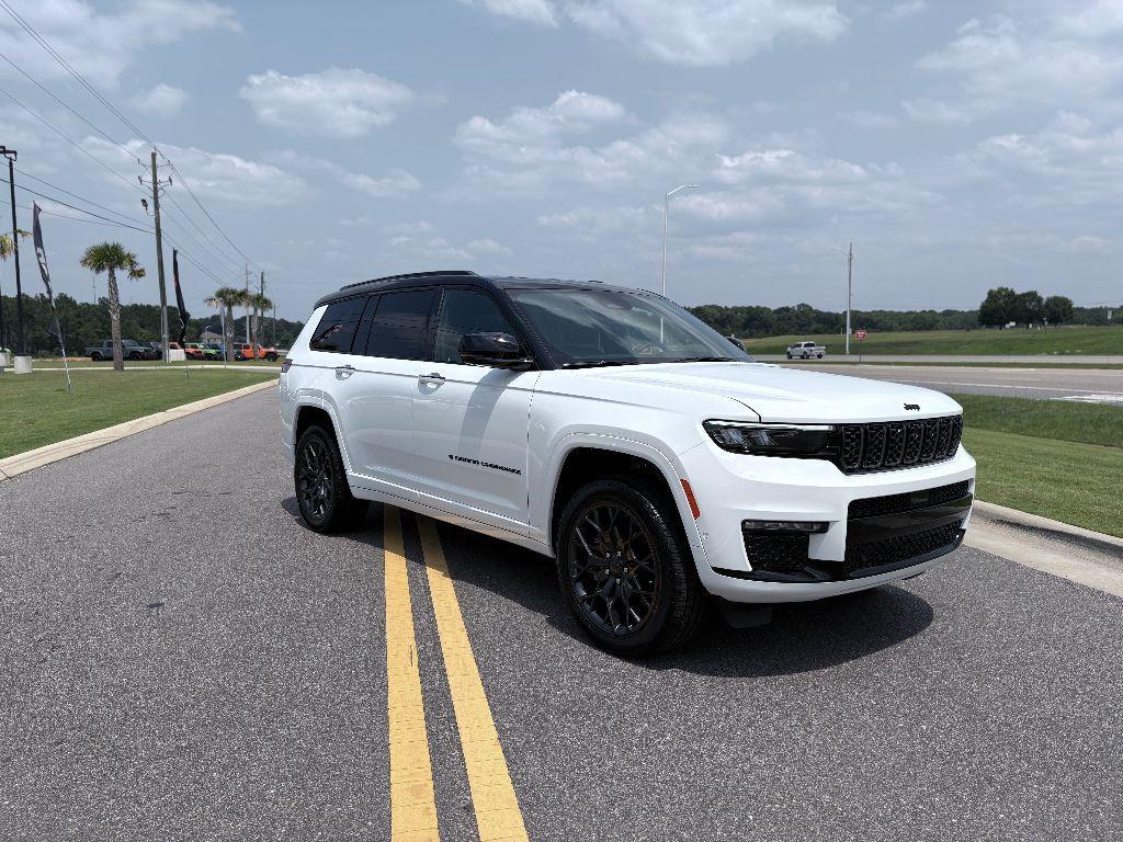 new 2025 Jeep Grand Cherokee car, priced at $43,090