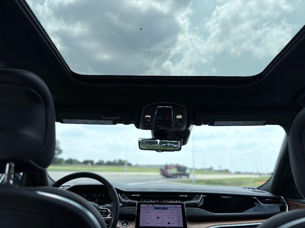 new 2025 Jeep Grand Cherokee car, priced at $43,090