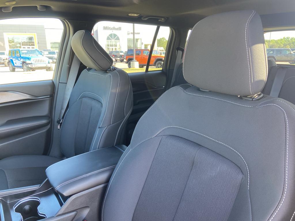 new 2025 Jeep Grand Cherokee car, priced at $37,441