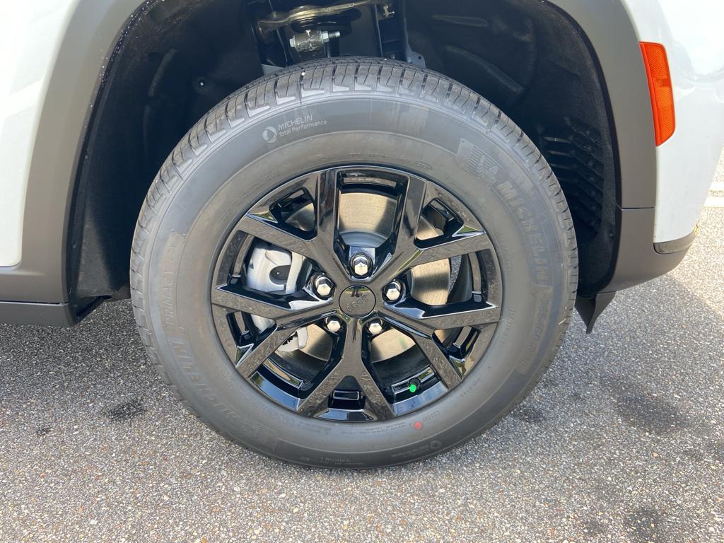 new 2025 Jeep Grand Cherokee L car, priced at $43,101