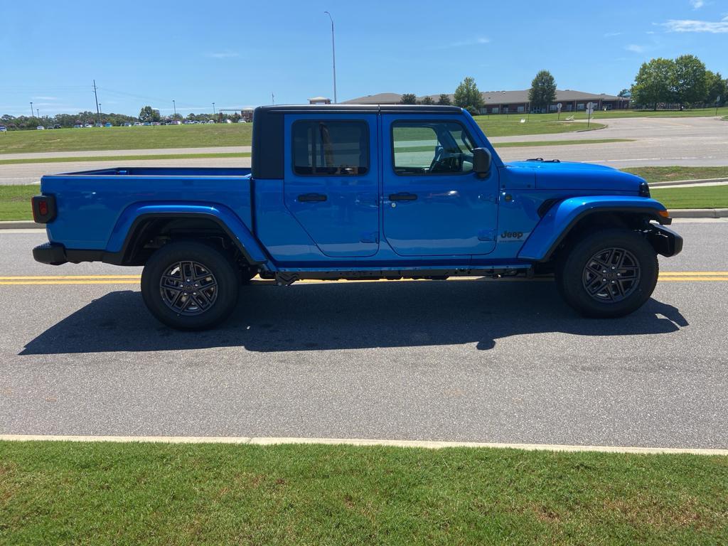 new 2025 Jeep Gladiator car, priced at $42,287