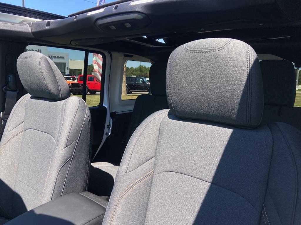 new 2025 Jeep Wrangler car, priced at $48,536