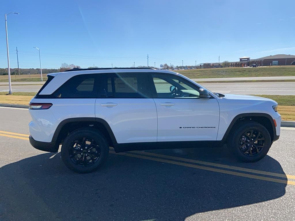 new 2025 Jeep Grand Cherokee car, priced at $43,491