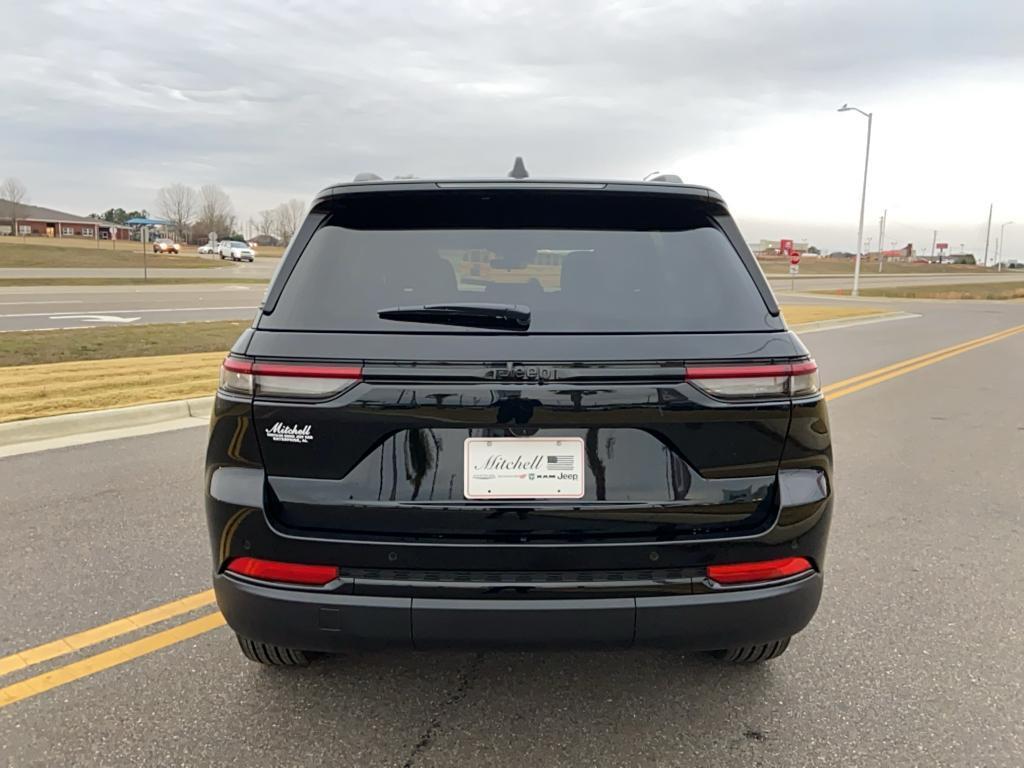 new 2025 Jeep Grand Cherokee car, priced at $42,030