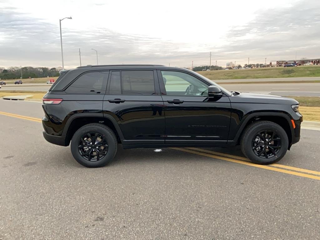 new 2025 Jeep Grand Cherokee car, priced at $42,030