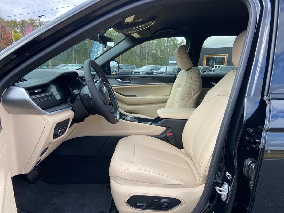 new 2025 Jeep Grand Cherokee car, priced at $41,889