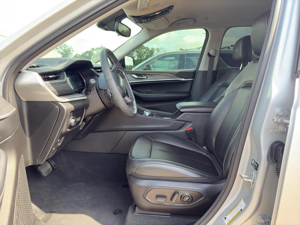 used 2023 Jeep Grand Cherokee car, priced at $32,993