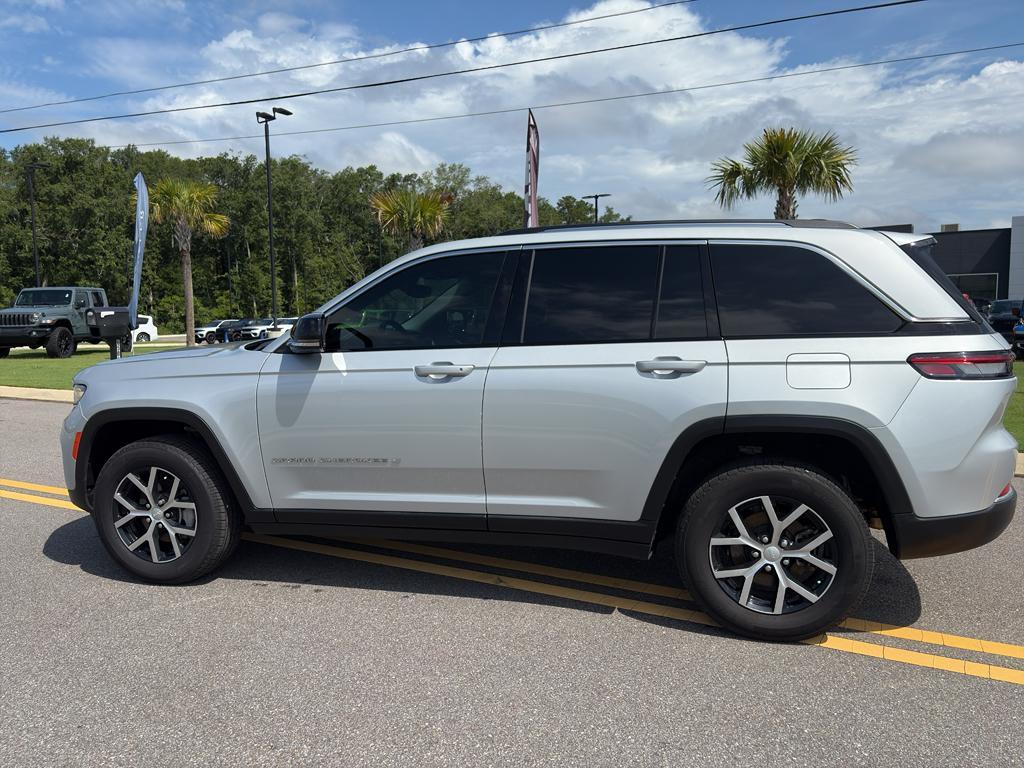 used 2023 Jeep Grand Cherokee car, priced at $32,993