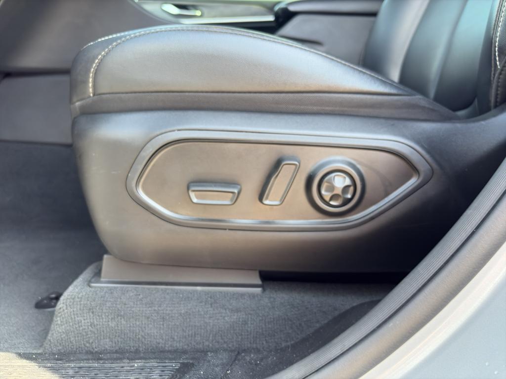used 2023 Jeep Grand Cherokee car, priced at $32,993