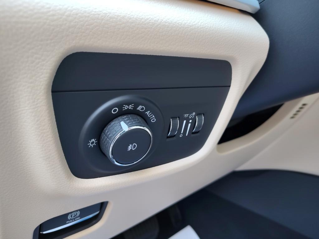 new 2025 Jeep Grand Cherokee car, priced at $48,104