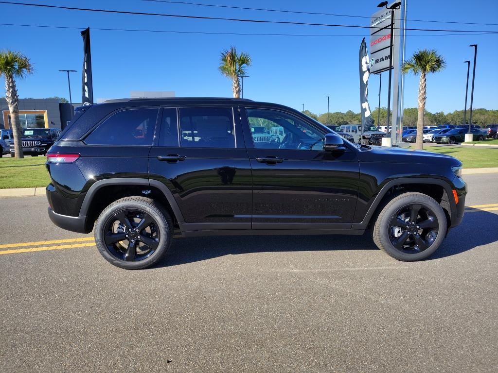 new 2025 Jeep Grand Cherokee car, priced at $48,104