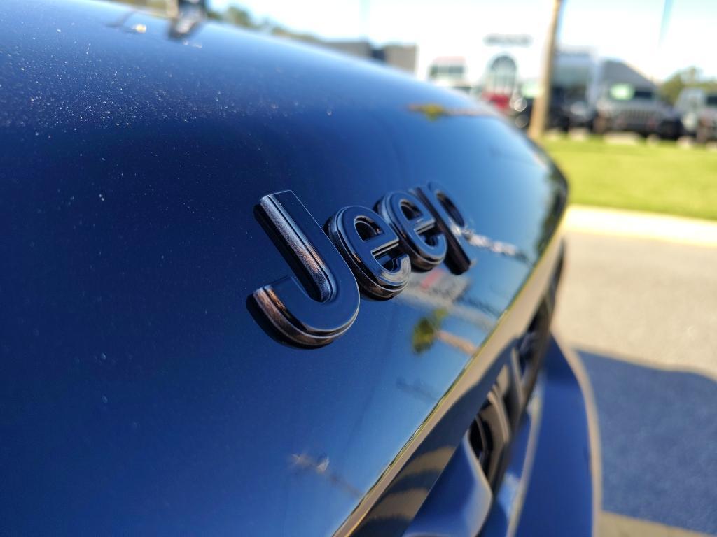 new 2025 Jeep Grand Cherokee car, priced at $48,104