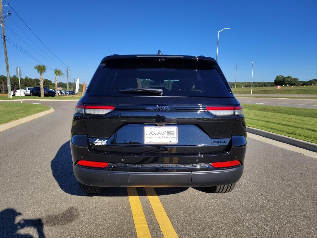 new 2025 Jeep Grand Cherokee car, priced at $48,104