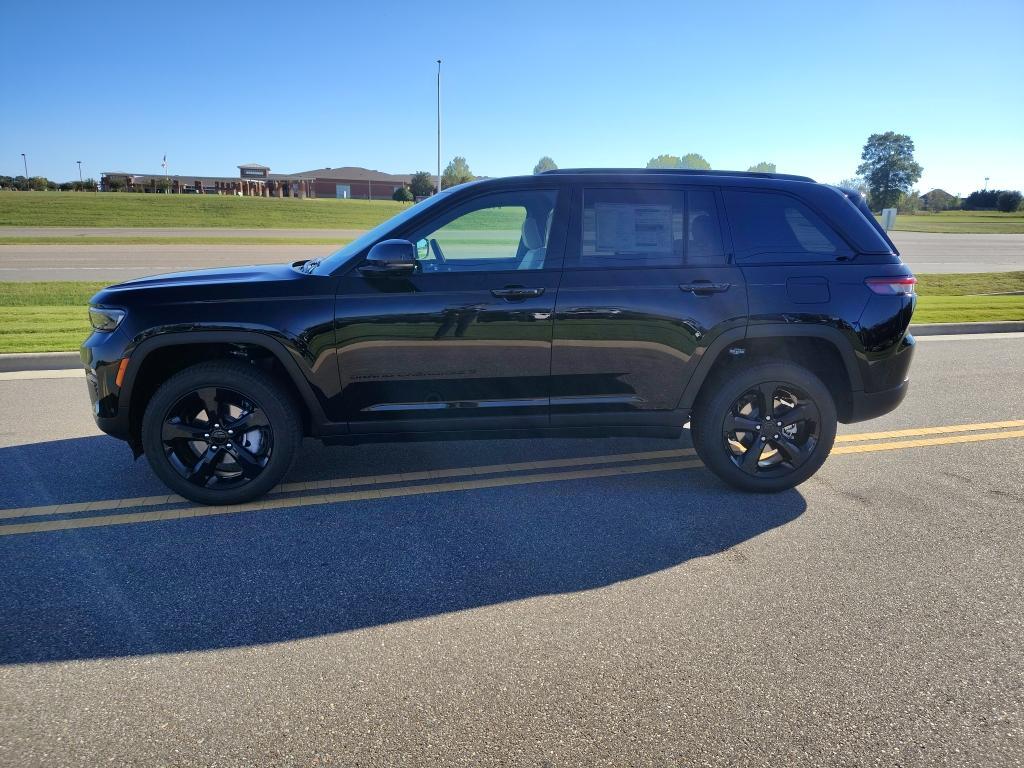 new 2025 Jeep Grand Cherokee car, priced at $48,104