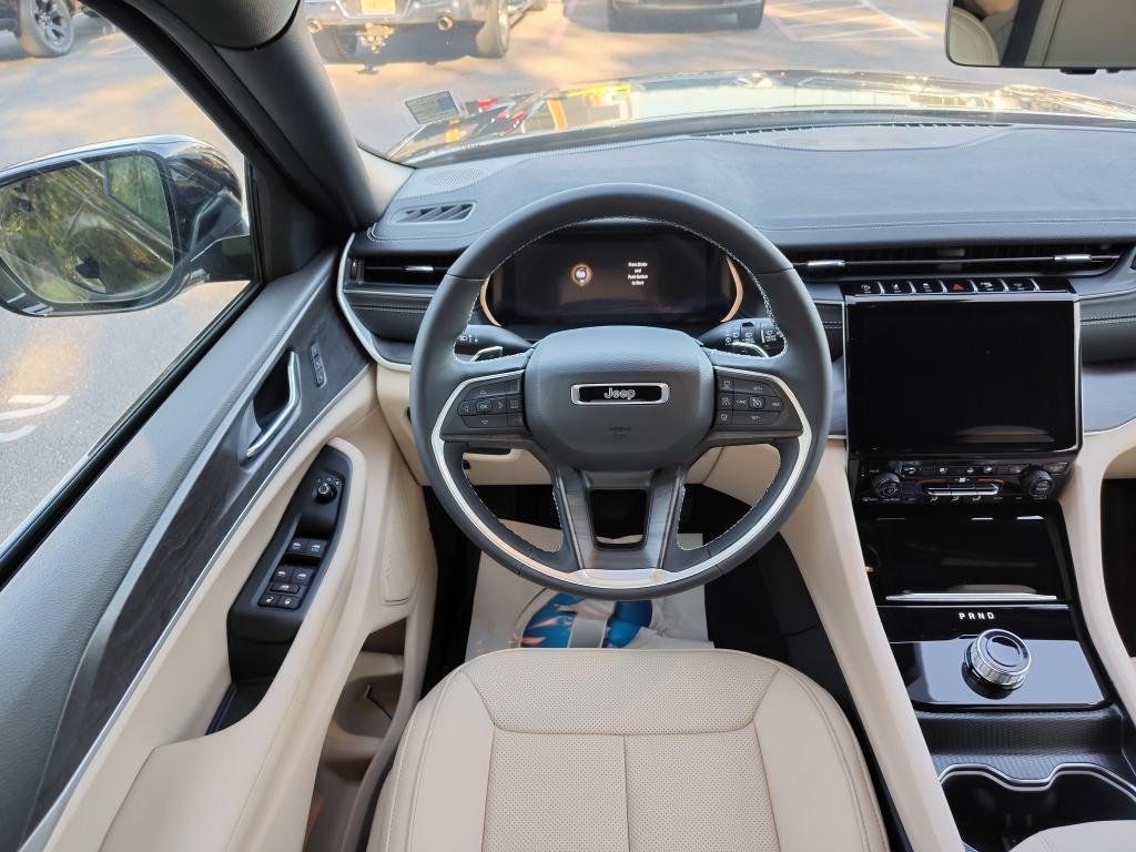 new 2025 Jeep Grand Cherokee car, priced at $48,104