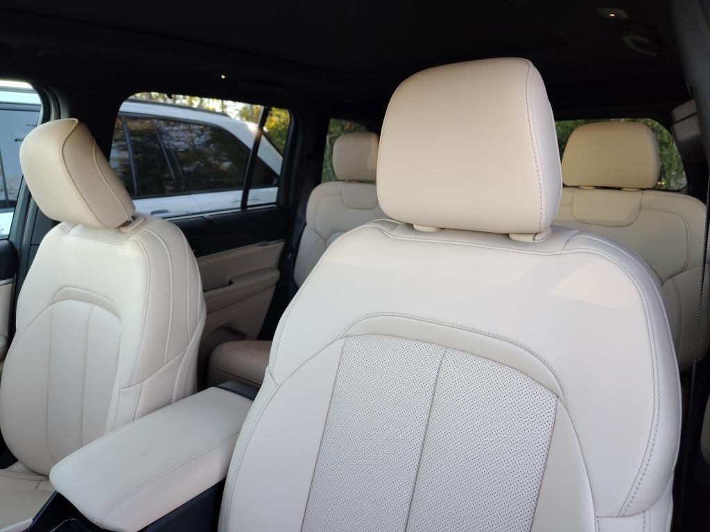 new 2025 Jeep Grand Cherokee car, priced at $48,104