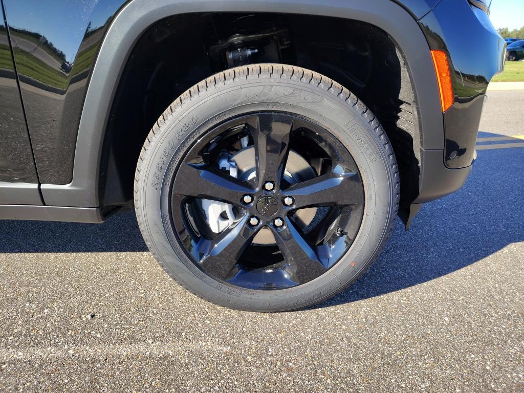 new 2025 Jeep Grand Cherokee car, priced at $48,104