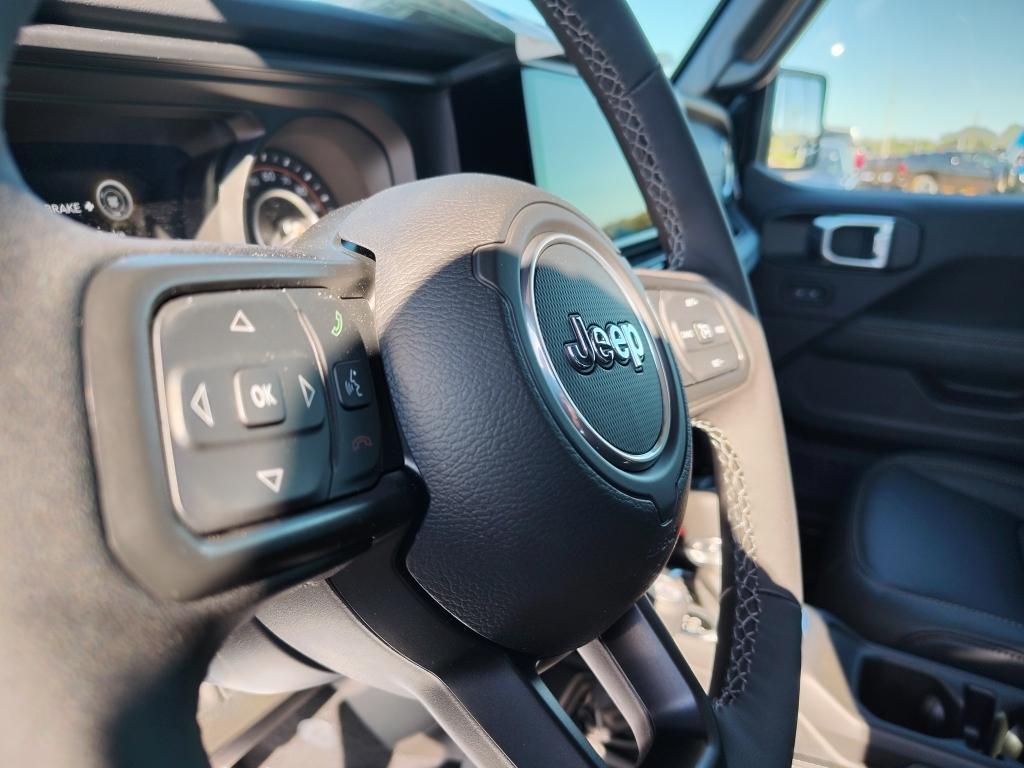 new 2025 Jeep Gladiator car, priced at $53,013