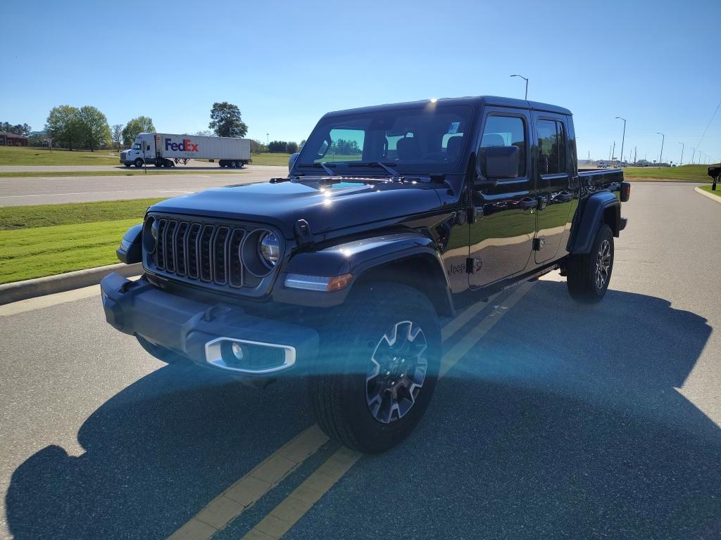 new 2025 Jeep Gladiator car, priced at $53,013