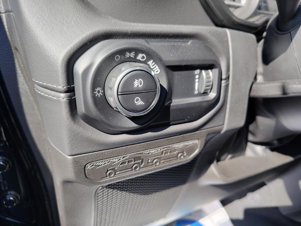 new 2025 Jeep Gladiator car, priced at $53,013