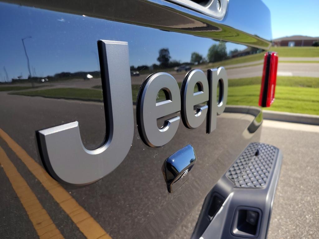 new 2025 Jeep Gladiator car, priced at $53,013
