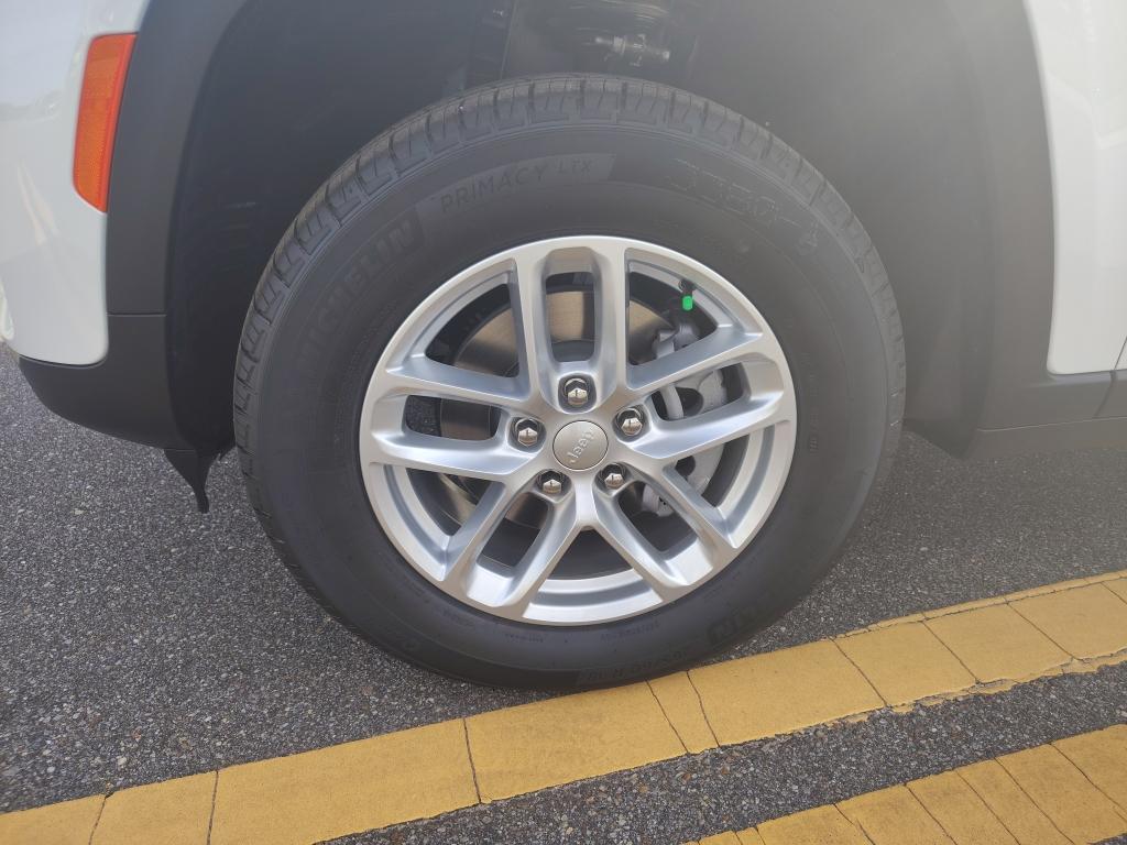 new 2025 Jeep Grand Cherokee car, priced at $38,849