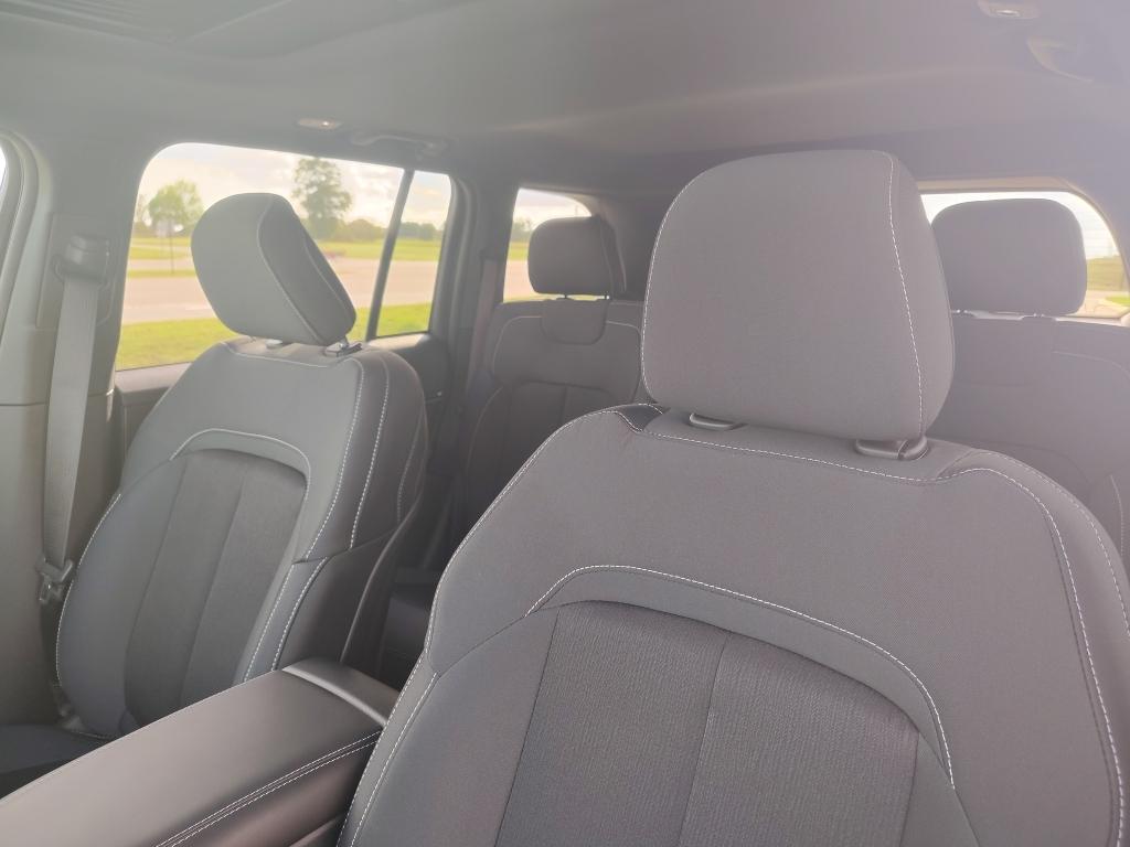 new 2025 Jeep Grand Cherokee car, priced at $38,849