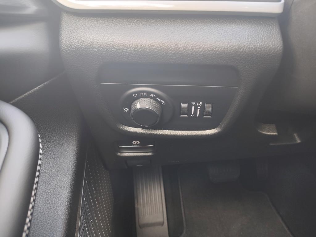 new 2025 Jeep Grand Cherokee car, priced at $38,849