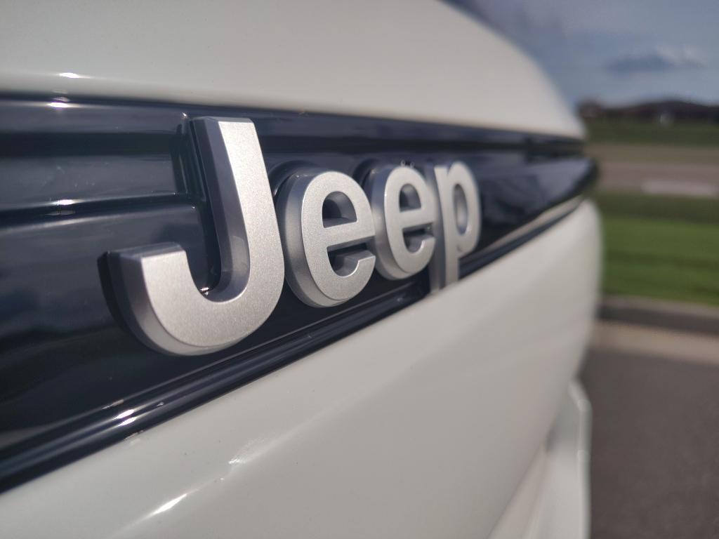 new 2025 Jeep Grand Cherokee car, priced at $38,849
